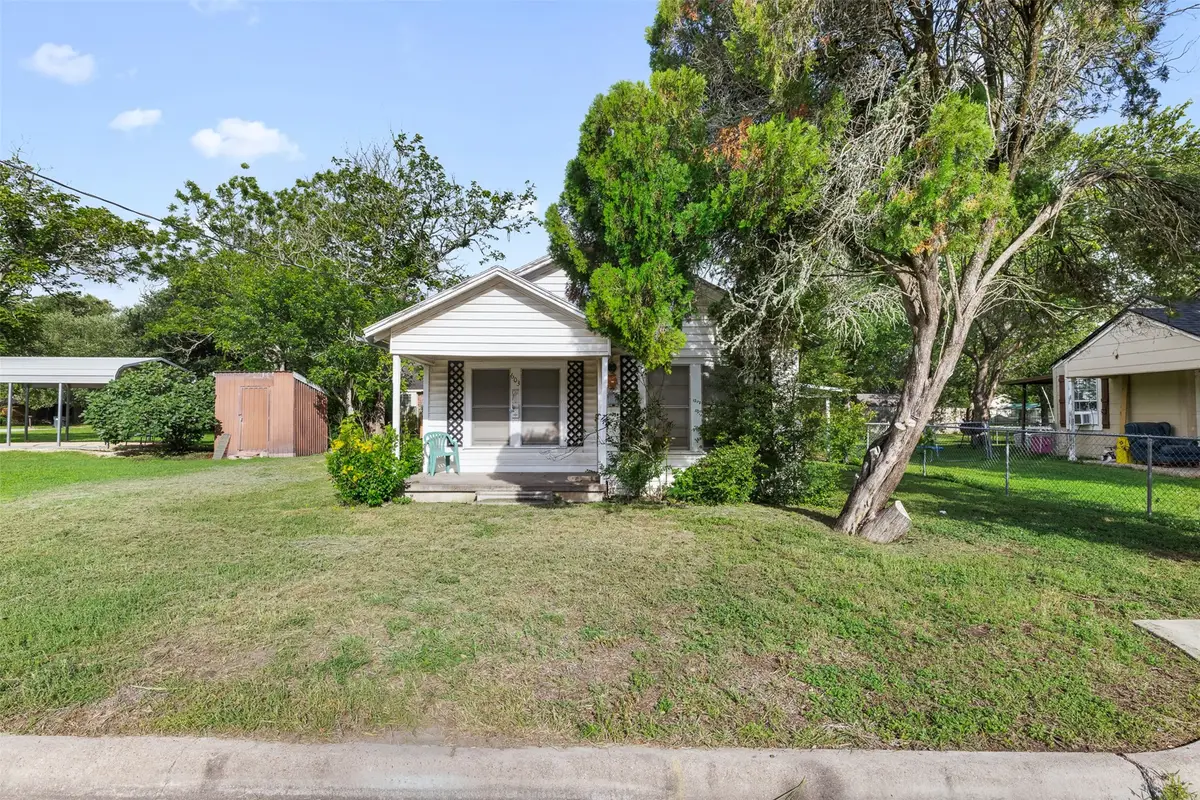603 N Mechanic Street, Weimar, TX 78962 - #1
