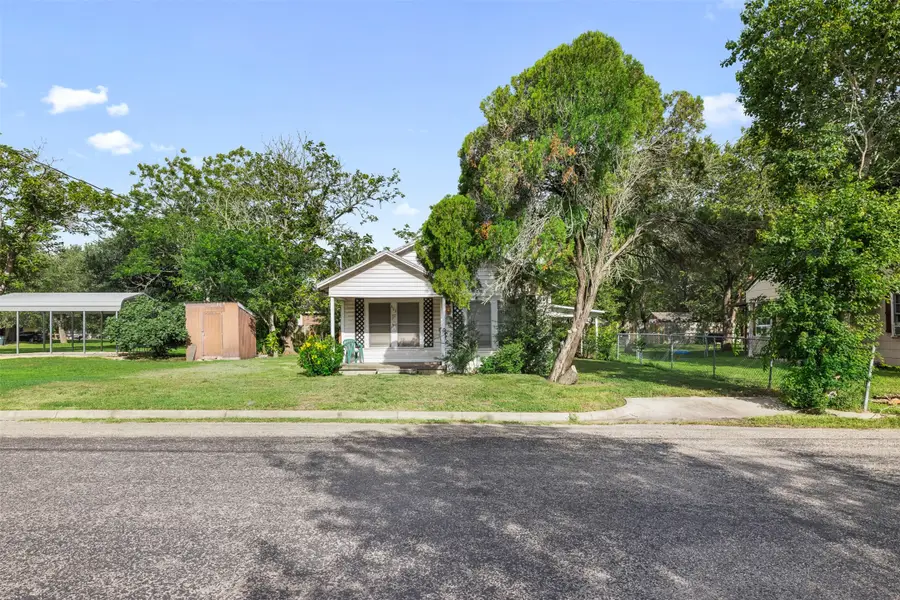 603 N Mechanic Street, Weimar, TX 78962 - #2