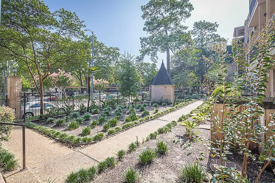 4515 Briar Hollow Place #304, Houston, TX 77027 - #2
