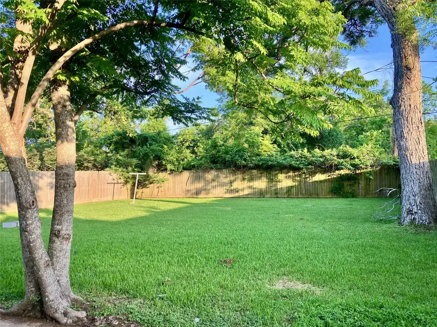 324 Acacia Street, Lake Jackson, TX 77566 - #3