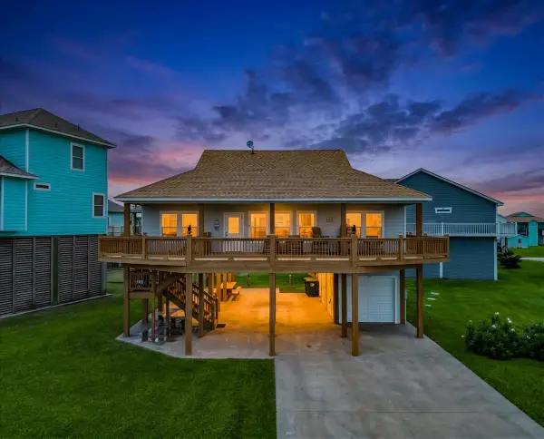 951 S Gateway, Port Bolivar, TX 77650