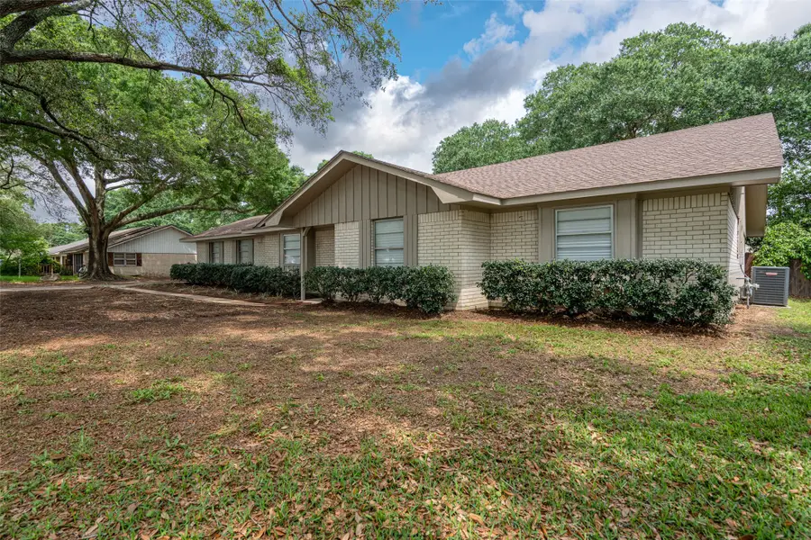 1025 N Meyer Street, Sealy, TX 77474 - #2