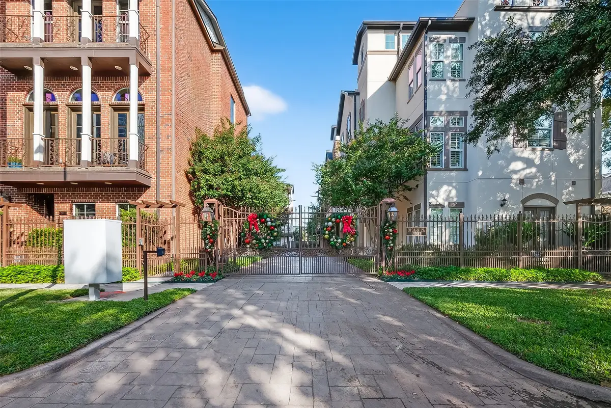 912 Lovett #C, Houston, TX 77006 - Image #1