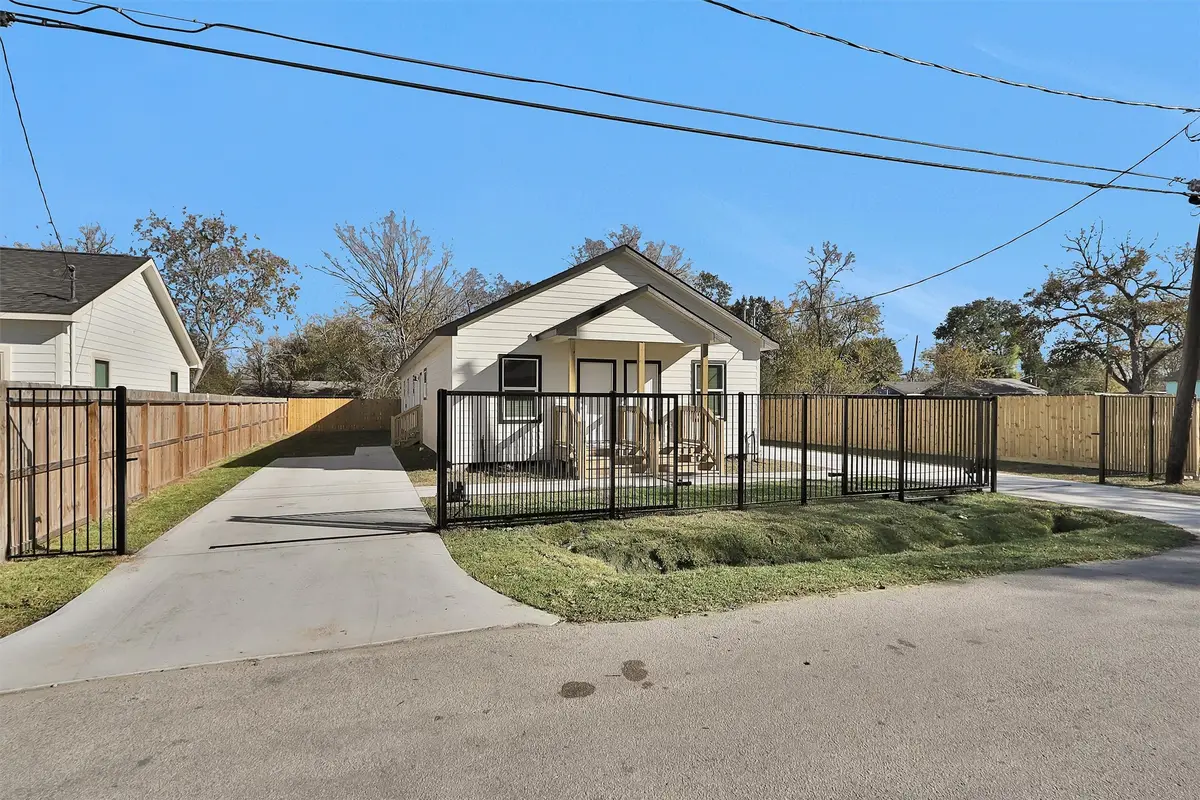 3916 Falls St Street, Houston, TX 77026 - Image #1