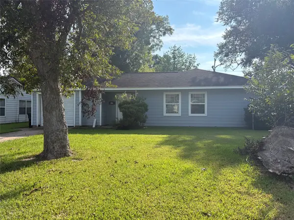 825 Magnolia Street, Lake Jackson, TX 77566