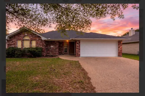 4802 Treadgold Lane, Bryan, TX 77802