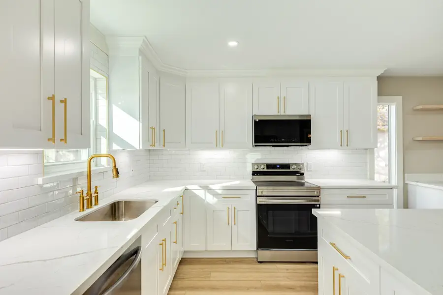 136 Talisman Street, Lake Jackson, TX 77566 - #3