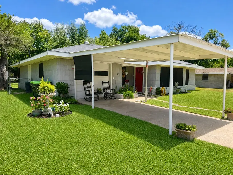 208 W Center Street, Eagle Lake, TX 77434 - #3