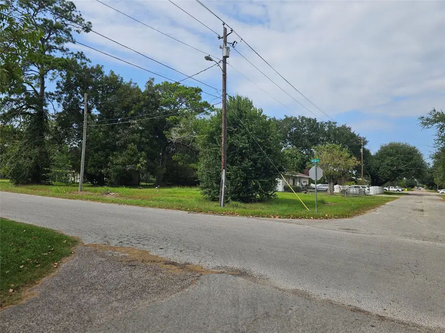 2420 Sycamore Avenue, Bay City, TX 77414 - Image #2