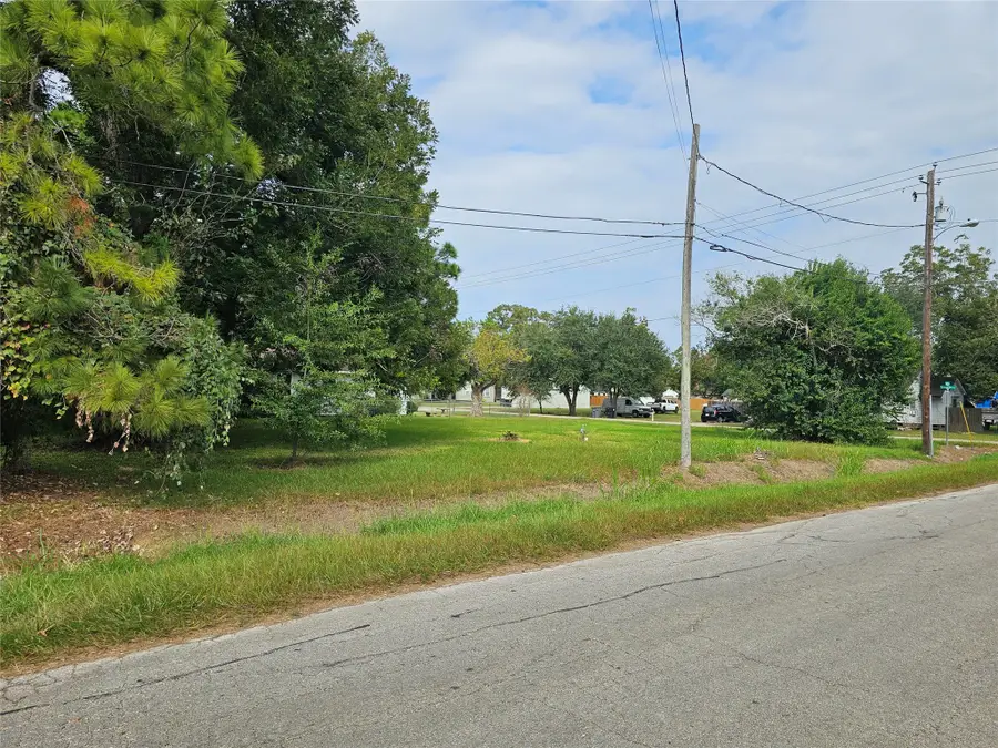 2420 Sycamore Avenue, Bay City, TX 77414 - Image #3