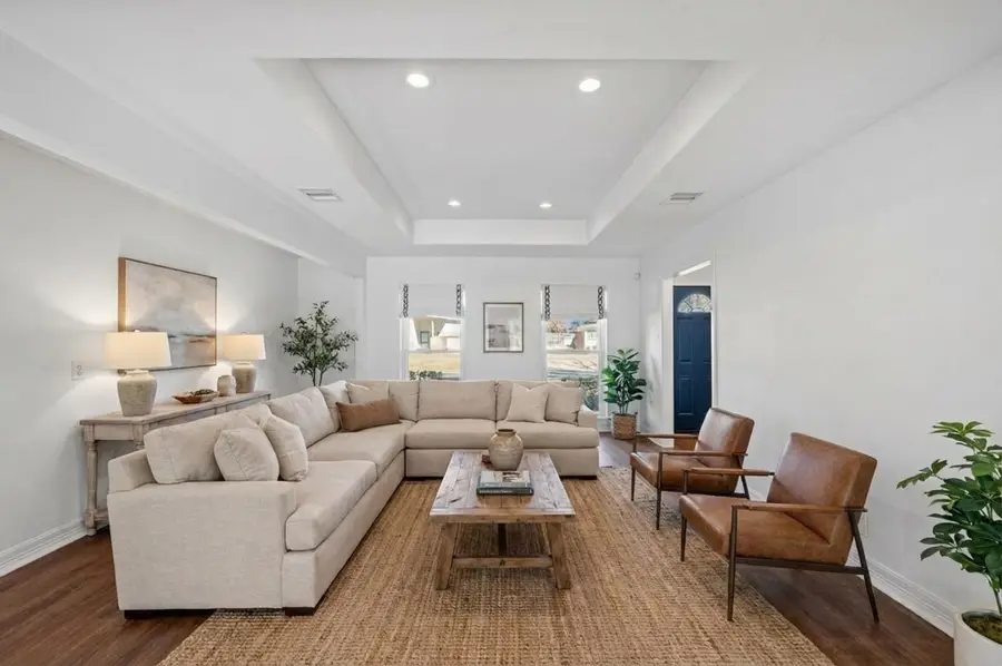 10151 Brinwood Drive, Houston, TX 77043 - Image #2