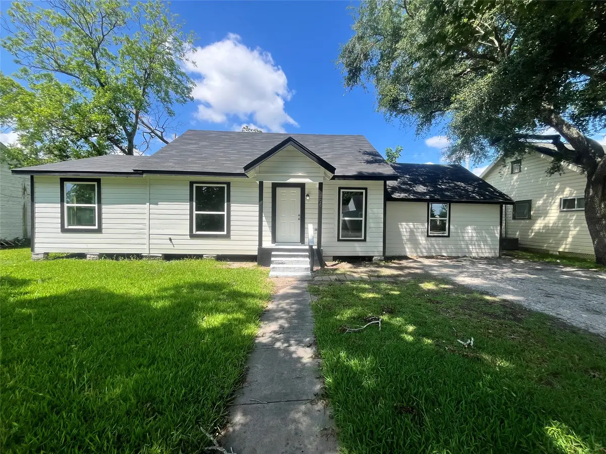 306 S Virginia Street, La Porte, TX 77571 - #1