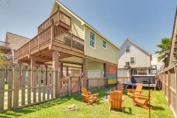 207 Sandpebble Place, Surfside Beach, TX 77541