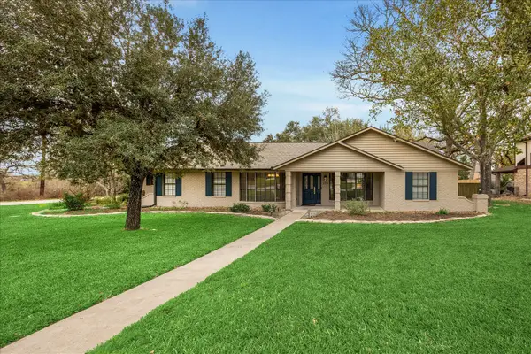 209 E Hacienda, Bellville, TX 77418