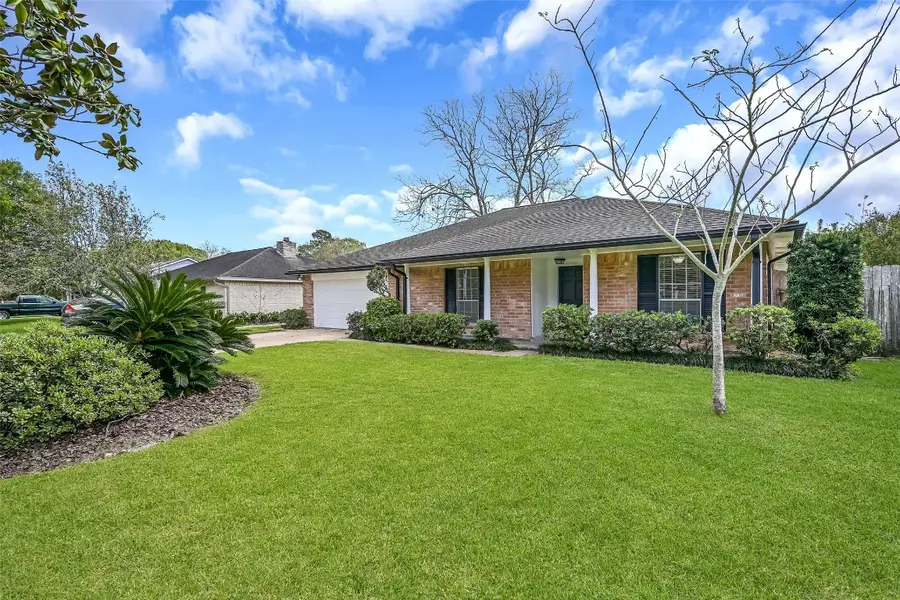 305 Westwood Drive, Friendswood, TX 77546 - #2