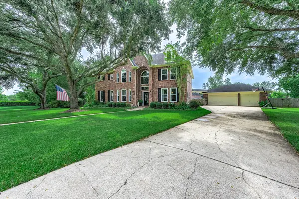 907 Middlecreek Street, Friendswood, TX 77546