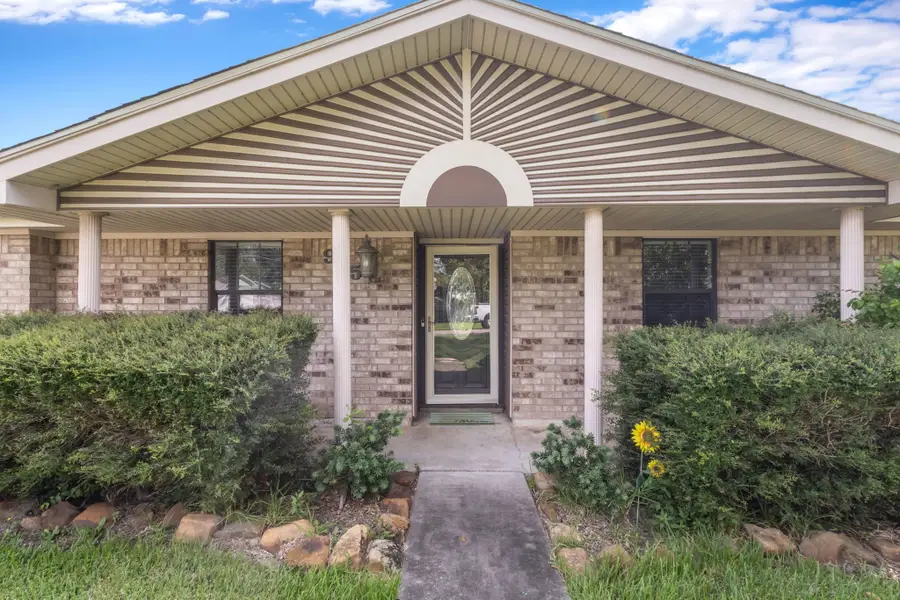 915 S 14th Street, Nederland, TX 77627 - #3
