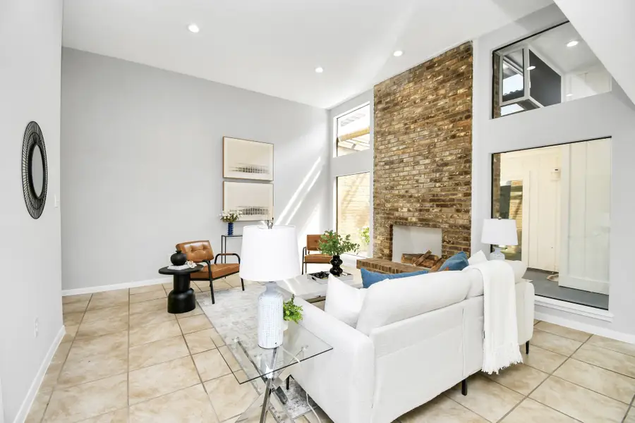 409 E Fair Harbor Lane, Houston, TX 77079 - Image #3