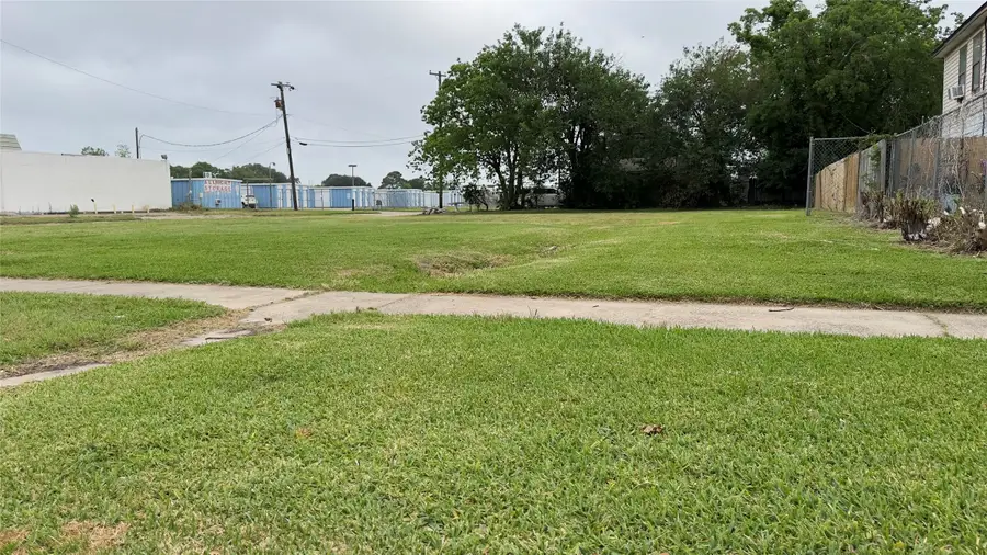 1101 5th Avenue N, Texas City, TX 77590 - #2