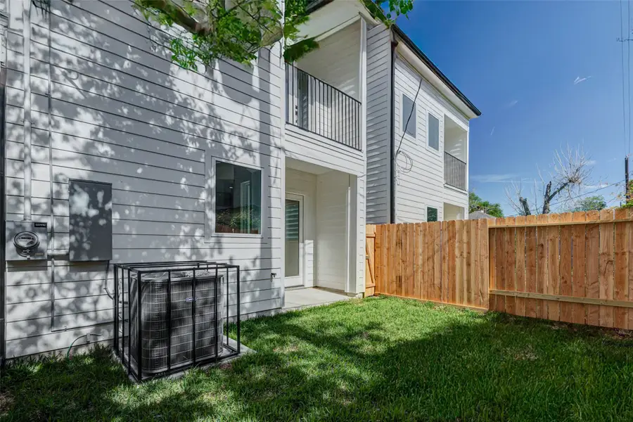 7115 England Ab #A B, Houston, TX 77021 - #2