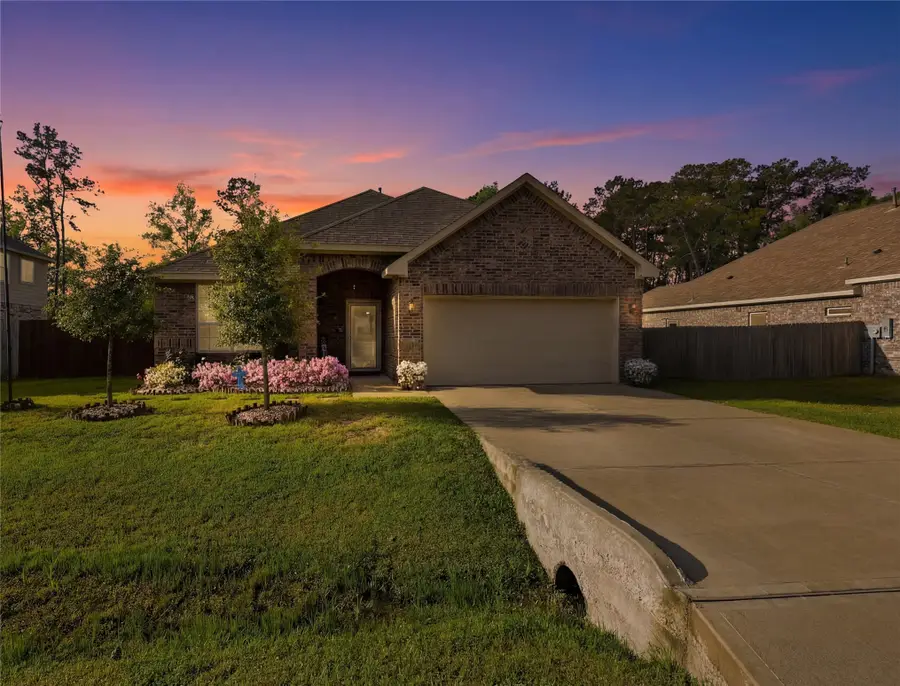 658 W Linnwood Drive, New Caney, TX 77357 - #2