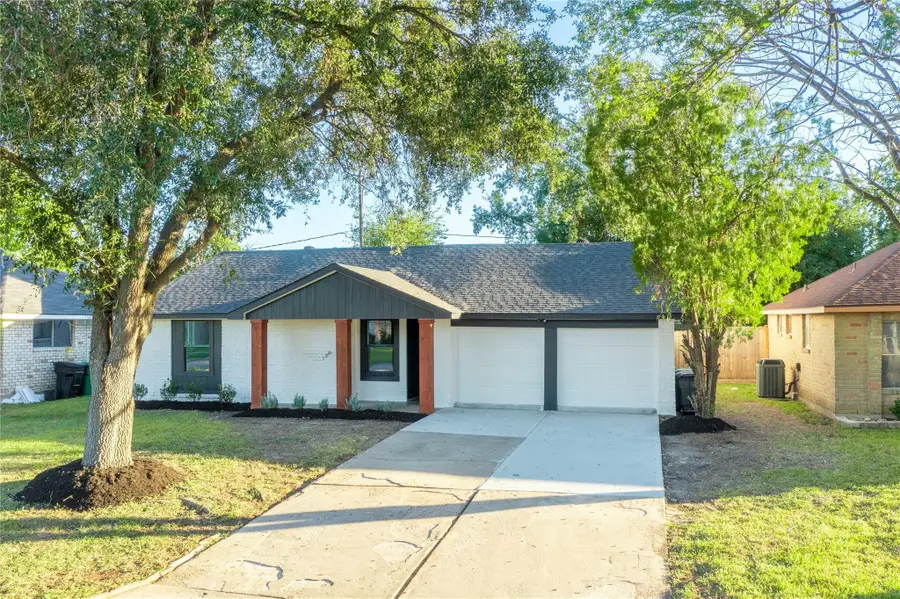 10907 Sharpview Drive, Houston, TX 77072 - Image #2