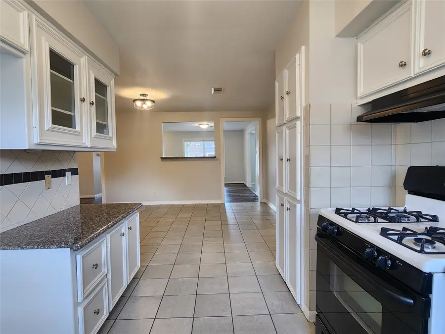 4214 Wuthering Heights Drive, Houston, TX 77045 - Image #3