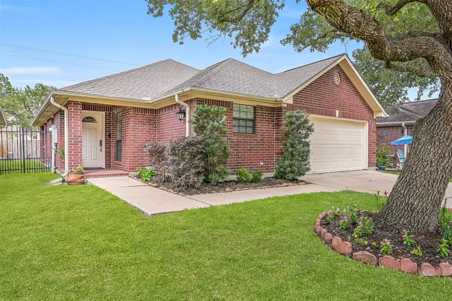 211 Live Oak Lane, Friendswood, TX 77546 - #2