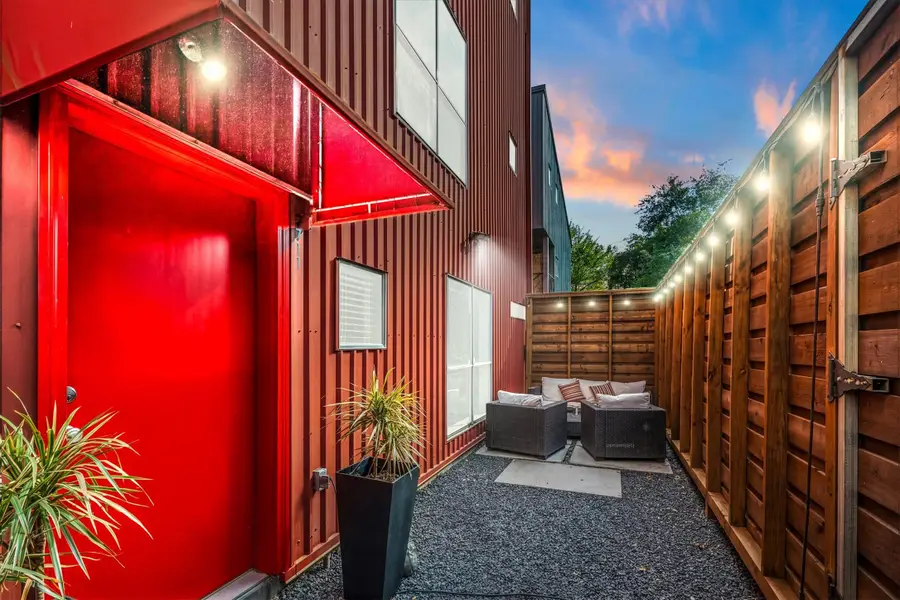 2711 Chenevert Street, Houston, TX 77004 - #2