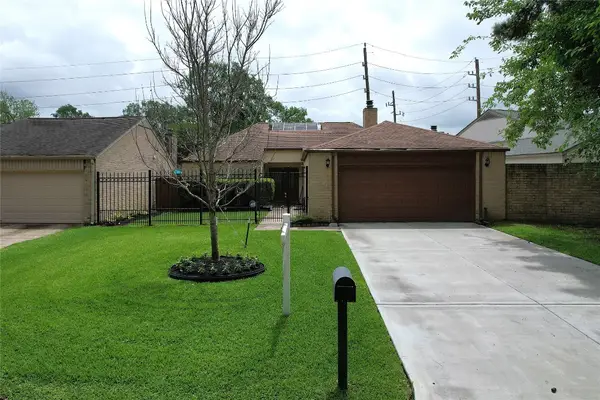 1827 Ash Meadow Drive, Houston, TX 77090