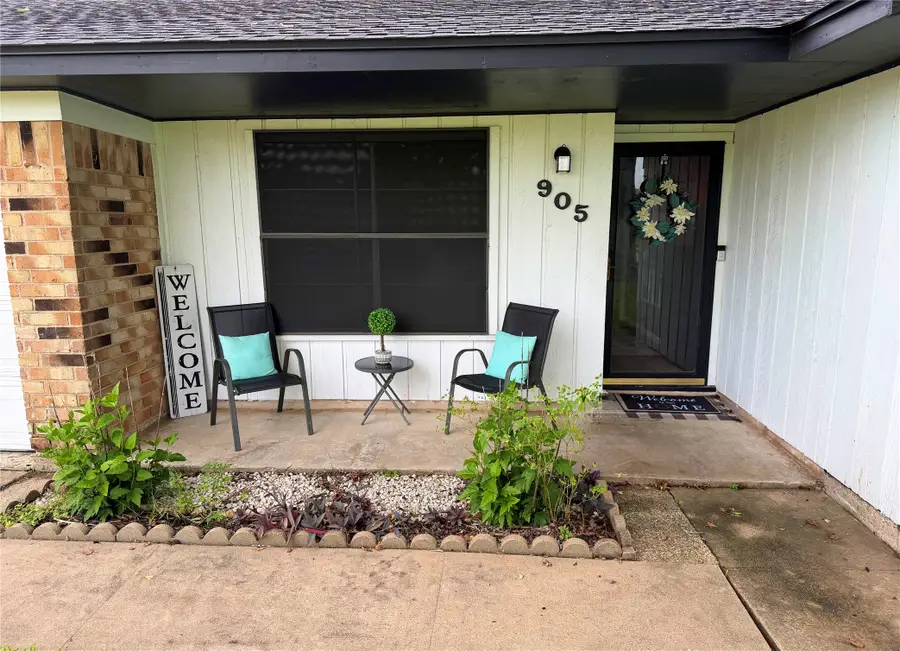 905 Southside Drive, Angleton, TX 77515 - #2