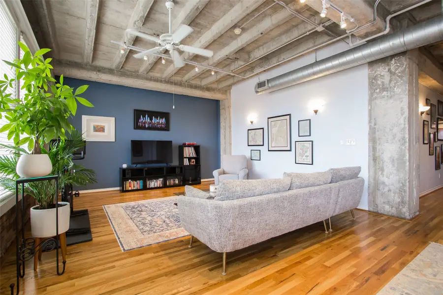 201 Main Street #4F, Houston, TX 77002 - #3