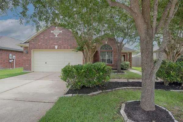 2725 Hidden Landing Drive, Pearland, TX 77584