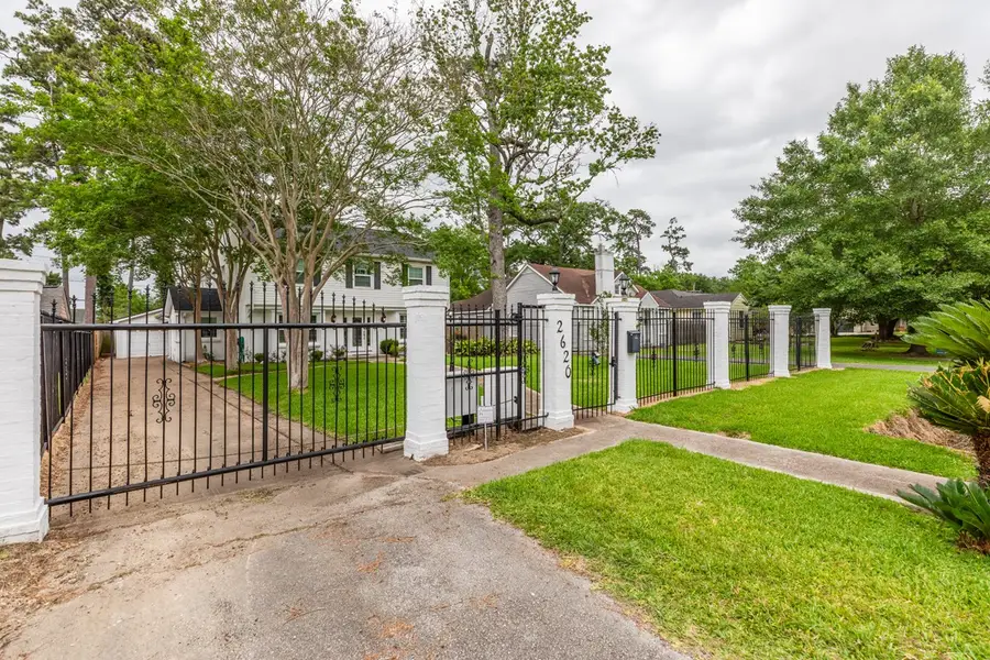 2620 Gladys Avenue, Beaumont, TX 77702 - #2