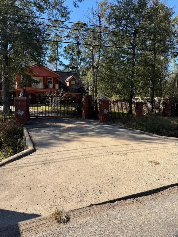 5934 Deerwood Drive, Conroe, TX 77306