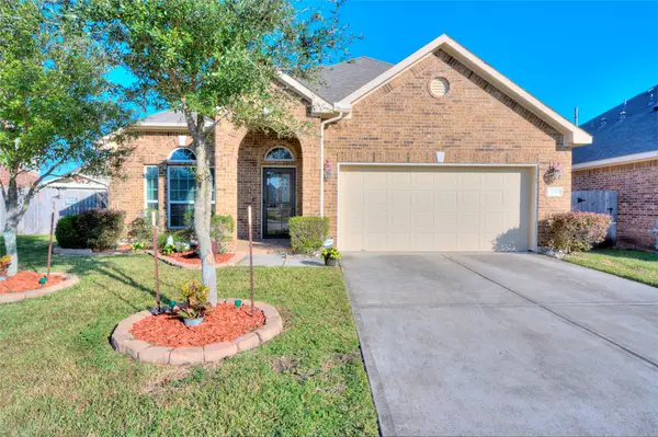 203 Brookwood Park Lane, Dickinson, TX 77539