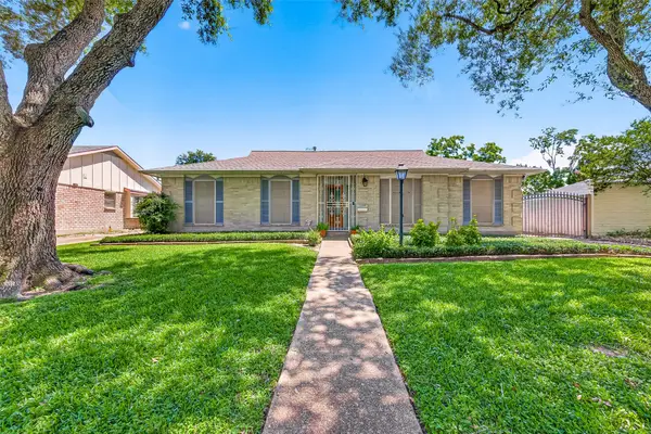 9011 Roos Road, Houston, TX 77036