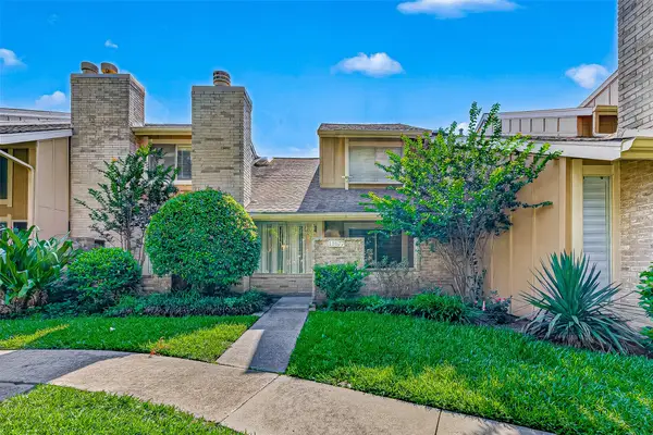 11677 Village Place Dr, Houston, TX 77077