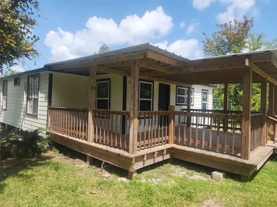 839 Yaupon Street, Clute, TX 77531 - #3