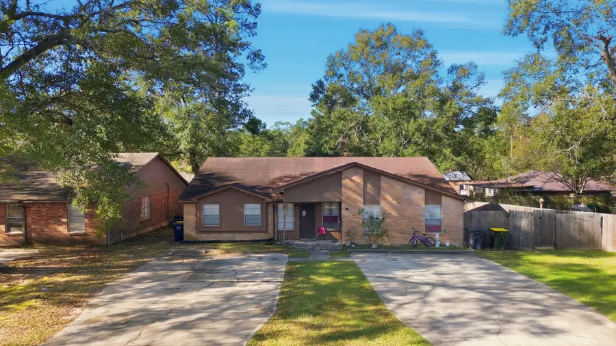 215 Lazy Lane, Conroe, TX 77301 - Image #2