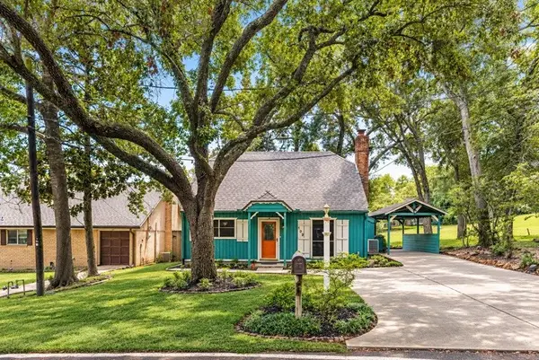 132 Paradise Valley, Conroe, TX 77304