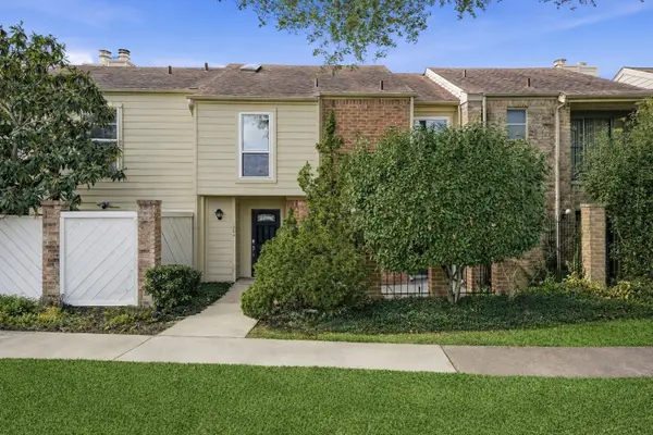 800 Country Place Drive #1204, Houston, TX 77079