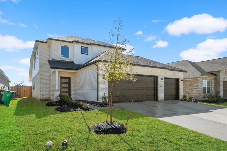 3406 Rolling River Drive, Baytown, TX 77521 - Image #2