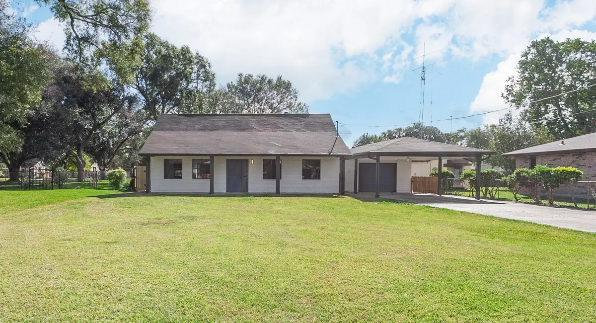 6840 Hansen Boulevard, Groves, TX 77619 - Image #1