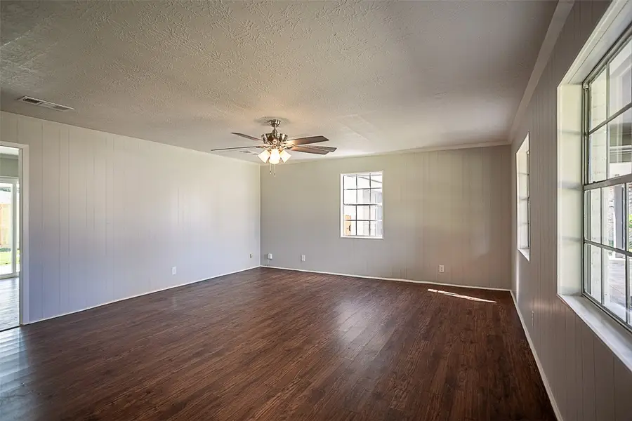 6840 Hansen Boulevard, Groves, TX 77619 - Image #3