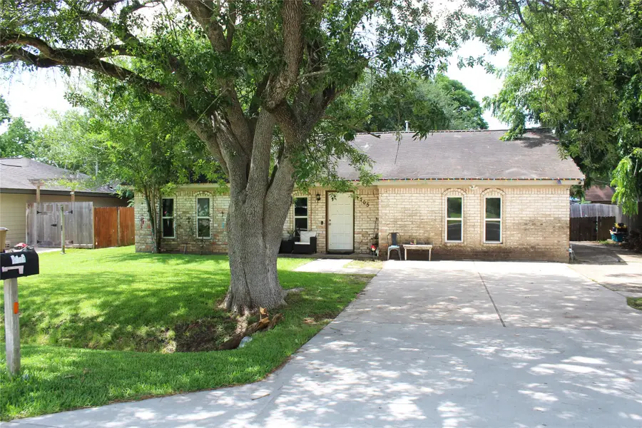 4705 30th Street E, Dickinson, TX 77539 - #2