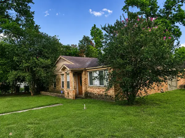 8402 Darlington Drive, Houston, TX 77028