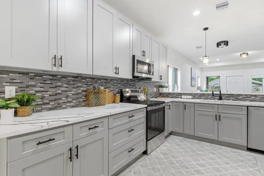 1105 W Lyle Street, Cleveland, TX 77327 - #2