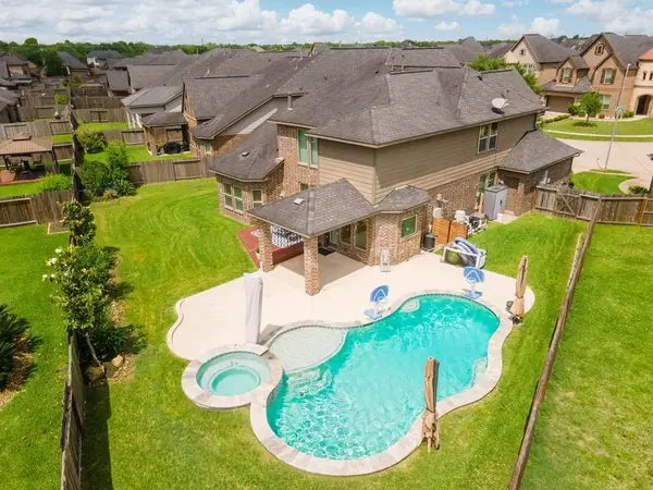 2964 Jade Springs Lane, Pearland, TX 77584