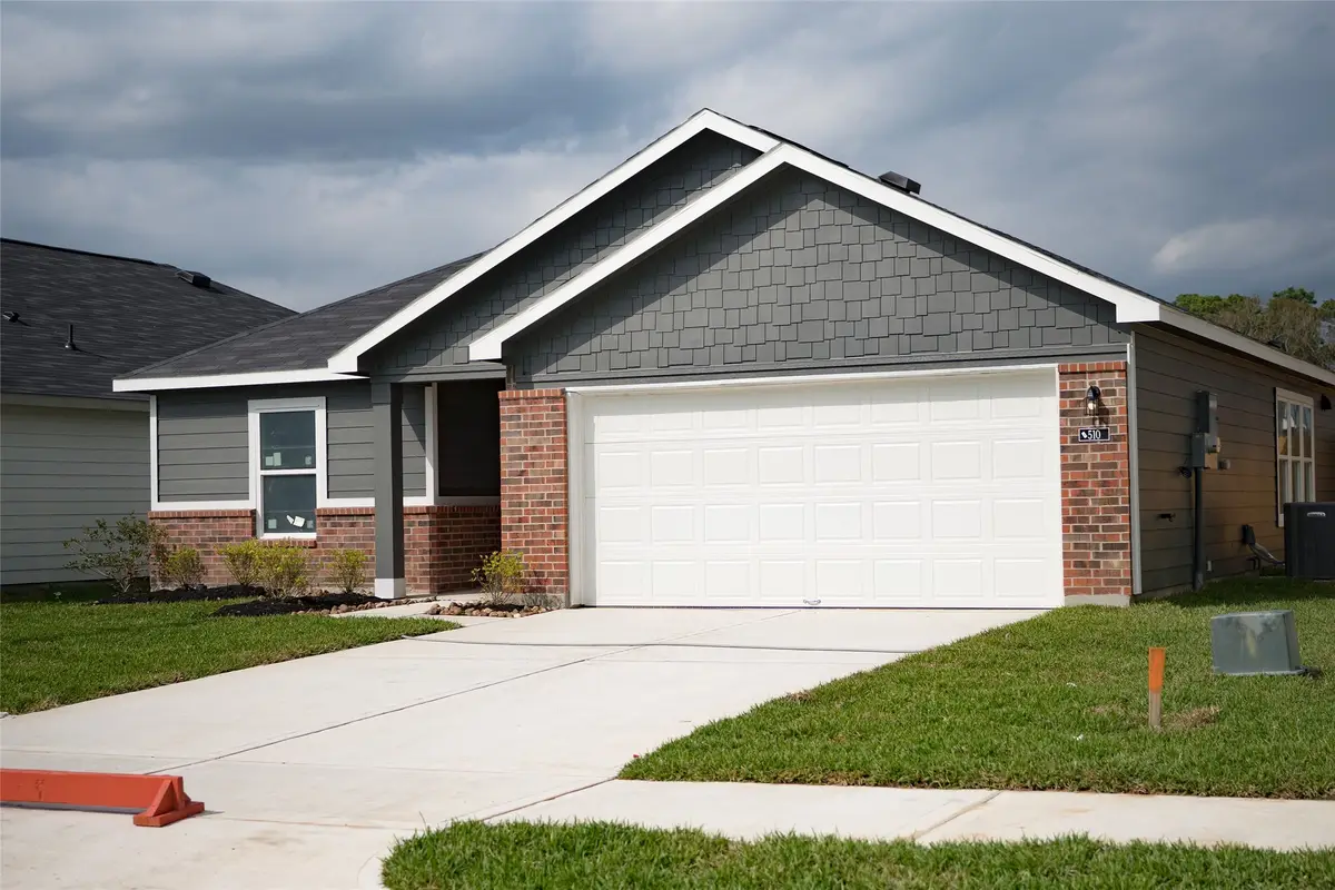 510 Oak Chase Avenue, Dayton, TX 77535 - Image #1